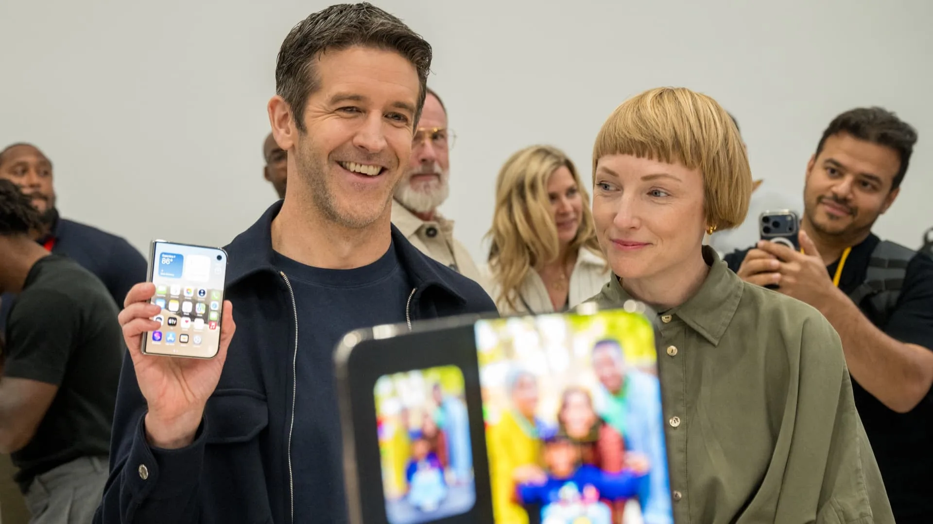 Apple iPhone Duo Pre-Orders Sell Out Fast Amid High Consumer Demand