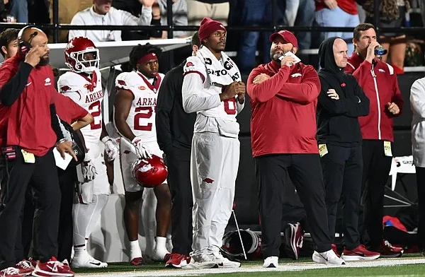 Arkansas vs Vanderbilt: Chris Marshall Exits With Injury