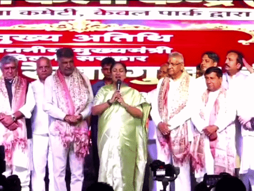 दिल्ली के मुख्यमंत्री रेखा गुप्ता के भाषण पर विवाद और अन्य बयान