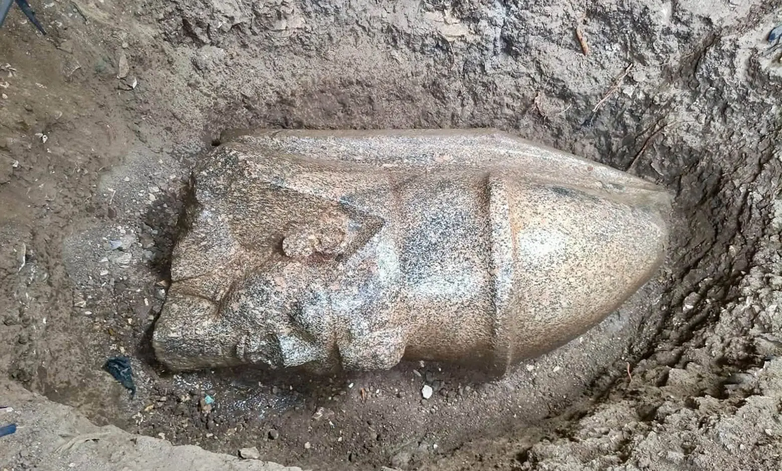 প্রাচীন মিশরের ইতিহাস উন্মোচনকারী ফারাও মূর্তির খণ্ডাংশ উদ্ধার