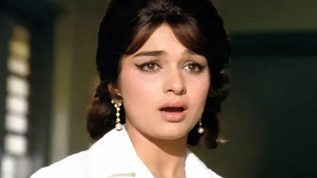 Lata Mangeshkar Classic Song Tum Mujhe Yun Bhula Na Paoge Remains Popular