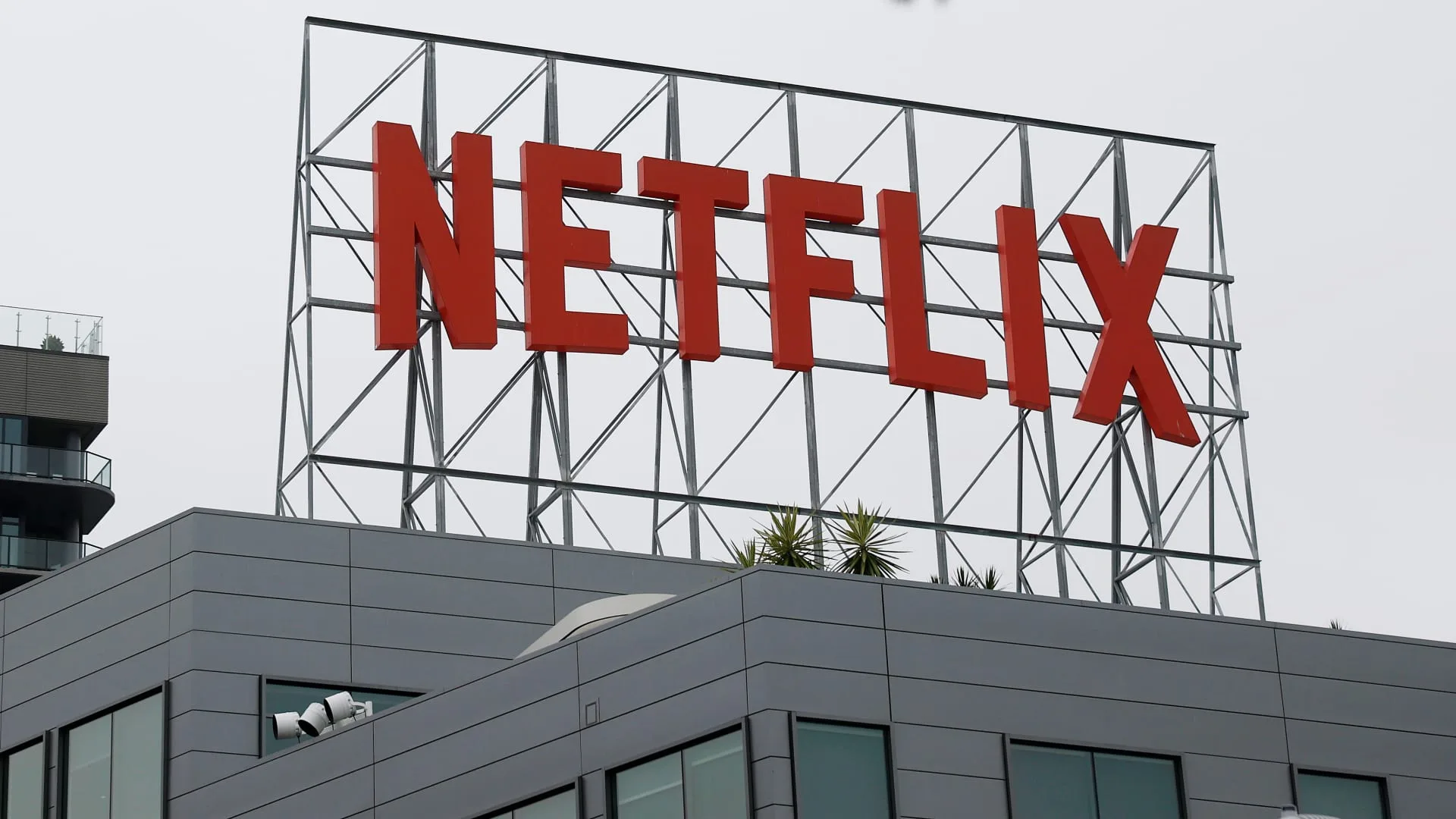 Netflix Layoffs Eliminate Roughly 1,000 Jobs in Major Workforce Cut