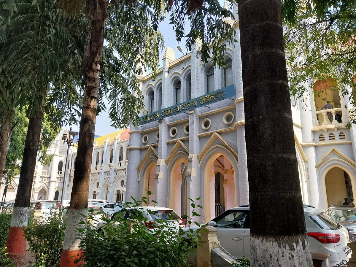 मध्य प्रदेश हाईकोर्ट में पूर्व जज की अनिवार्य सेवानिवृत्ति पर चुनौती