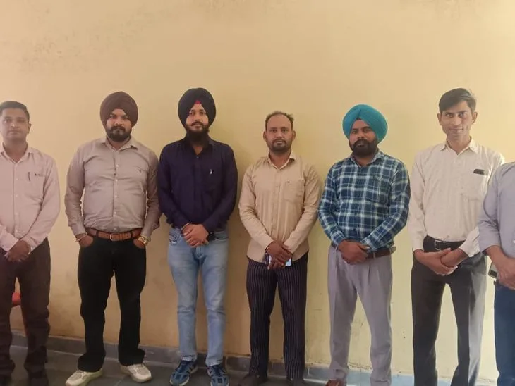 शिक्षकों की मांग: शिक्षा मंत्री के पैतृक गांव में धरने की घोषणा